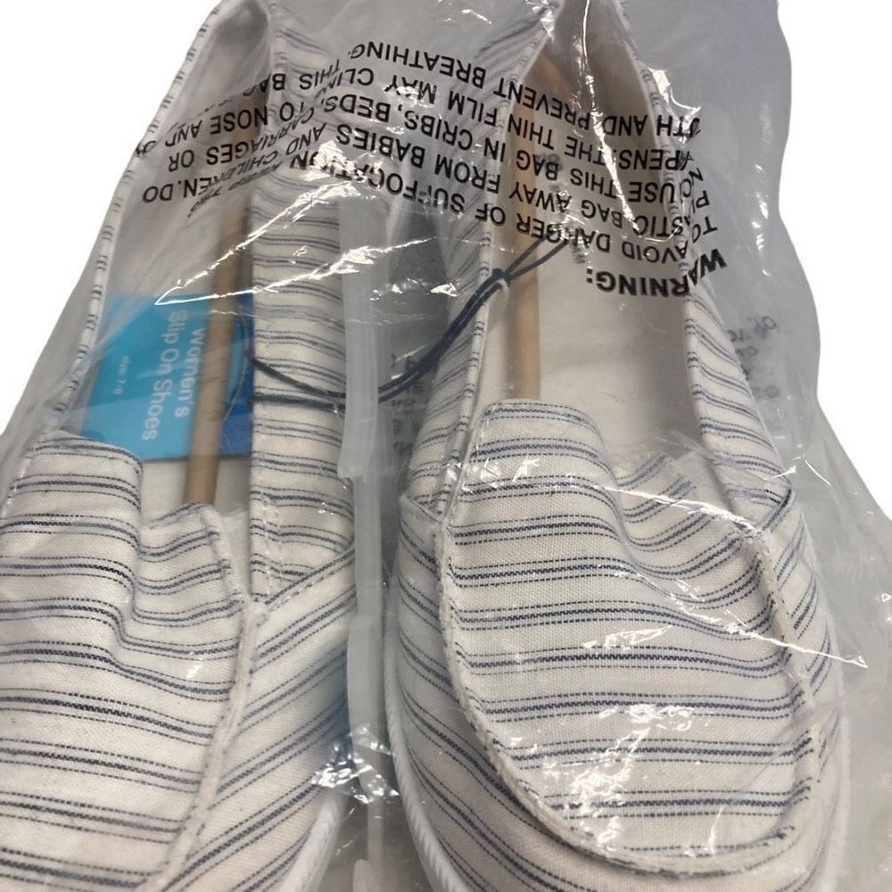 SUN & SKY Women’s Memory Foam Slip on Shoes Size 7-8 Gray & White‎ New With Tags